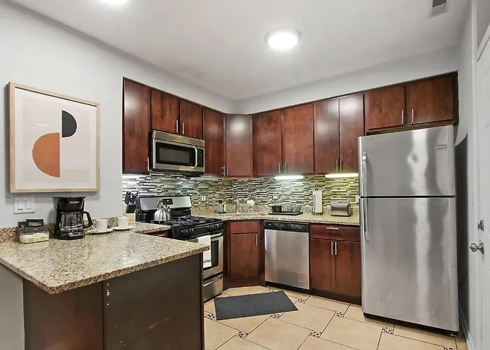 Apartment Modern & Furnished 2br With In-unit Laundry - Sunnyside 2e *