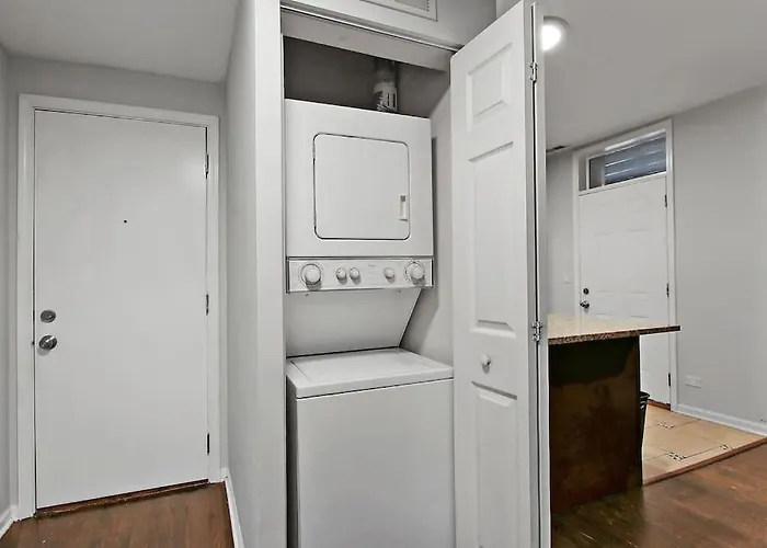 Modern & Furnished 2br With In-unit Laundry - Sunnyside 2e Apartment Chicago
