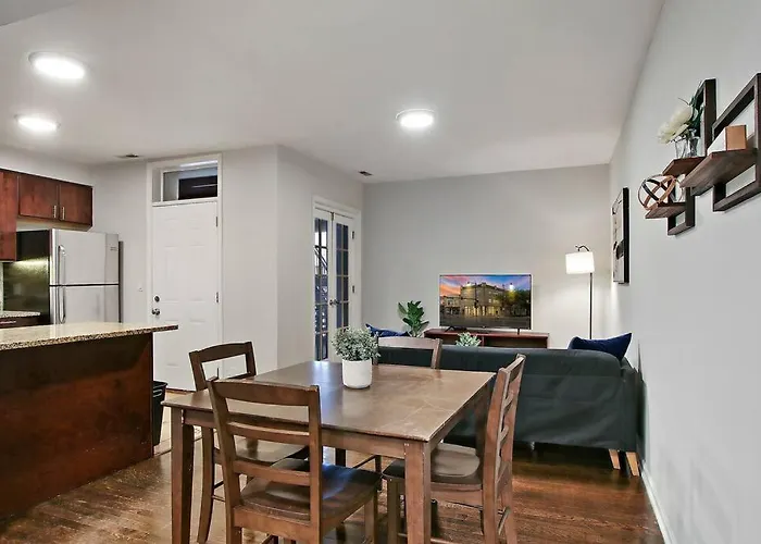Modern & Furnished 2br With In-unit Laundry - Sunnyside 2e Apartment *