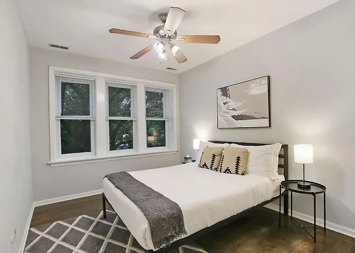 Modern & Furnished 2br With In-unit Laundry - Sunnyside 2e *